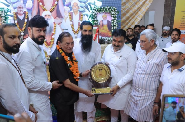 रोहतक स्थित दिव्य योग मंदिर में 75वां वार्षिकोत्सव एवं ब्रह्मलीन योगाचार्य अशोक जी महाराज का चतुर्थ निर्वाण दिवस श्रद्धा व भव्यता से मनाया गया